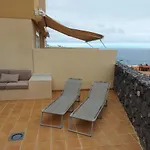 Apartment Seaside Serenity: Remote Work Retreat In