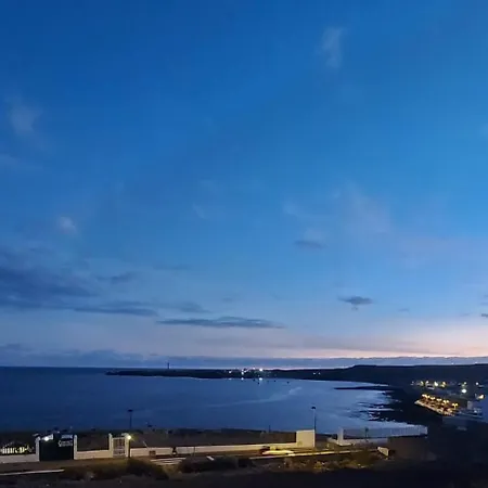 Apartment Seaside Serenity: Remote Work Retreat In Poris de Abona