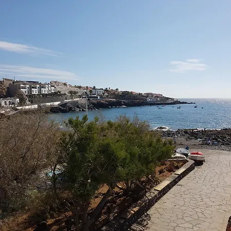 Seaside Serenity: Remote Work Retreat In Poris de Abona