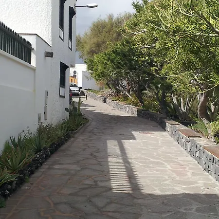 Seaside Serenity: Remote Work Retreat In *